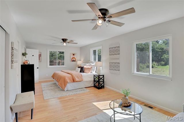 1592 Mendell Drive, University City, MO 63130