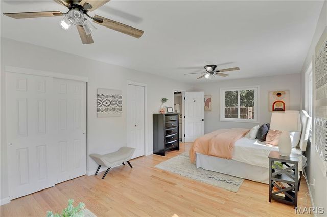 1592 Mendell Drive, University City, MO 63130