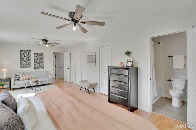 1592 Mendell Drive, University City, MO 63130
