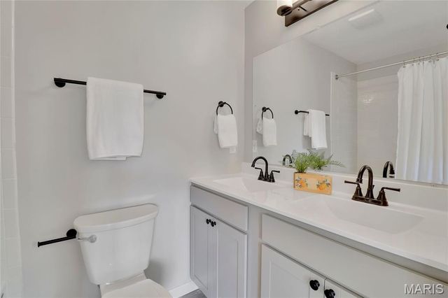 1592 Mendell Drive, University City, MO 63130