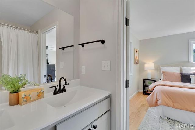 1592 Mendell Drive, University City, MO 63130