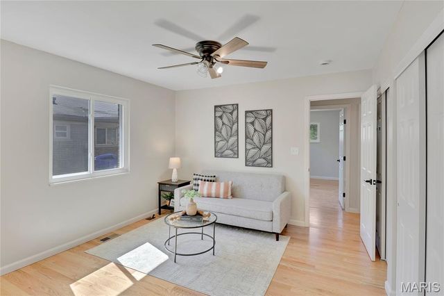 1592 Mendell Drive, University City, MO 63130