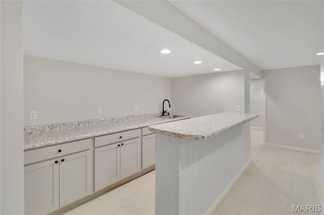 1592 Mendell Drive, University City, MO 63130