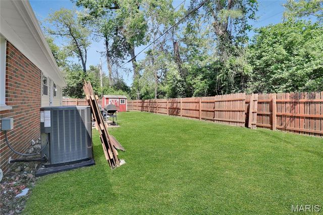 1592 Mendell Drive, University City, MO 63130