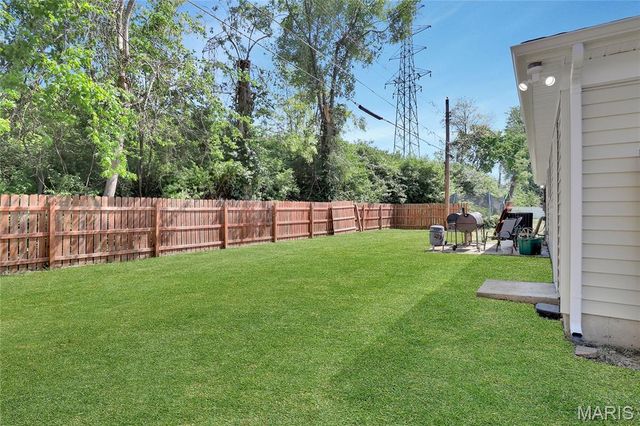1592 Mendell Drive, University City, MO 63130