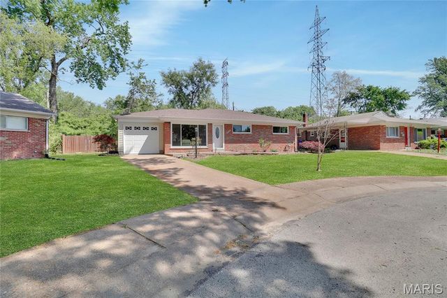 1592 Mendell Drive, University City, MO 63130