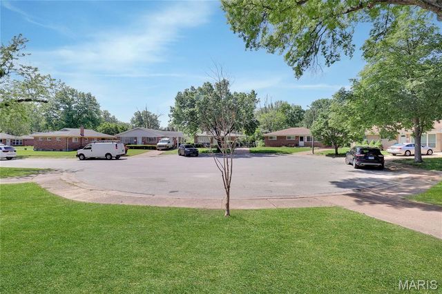 1592 Mendell Drive, University City, MO 63130