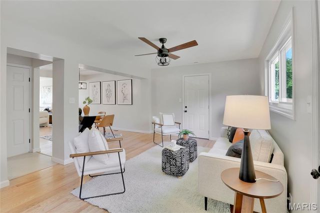 1592 Mendell Drive, University City, MO 63130