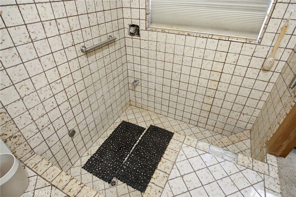 Image 16 of property listing at 1421 El Pueblo Drive, Modesto, CA 95355