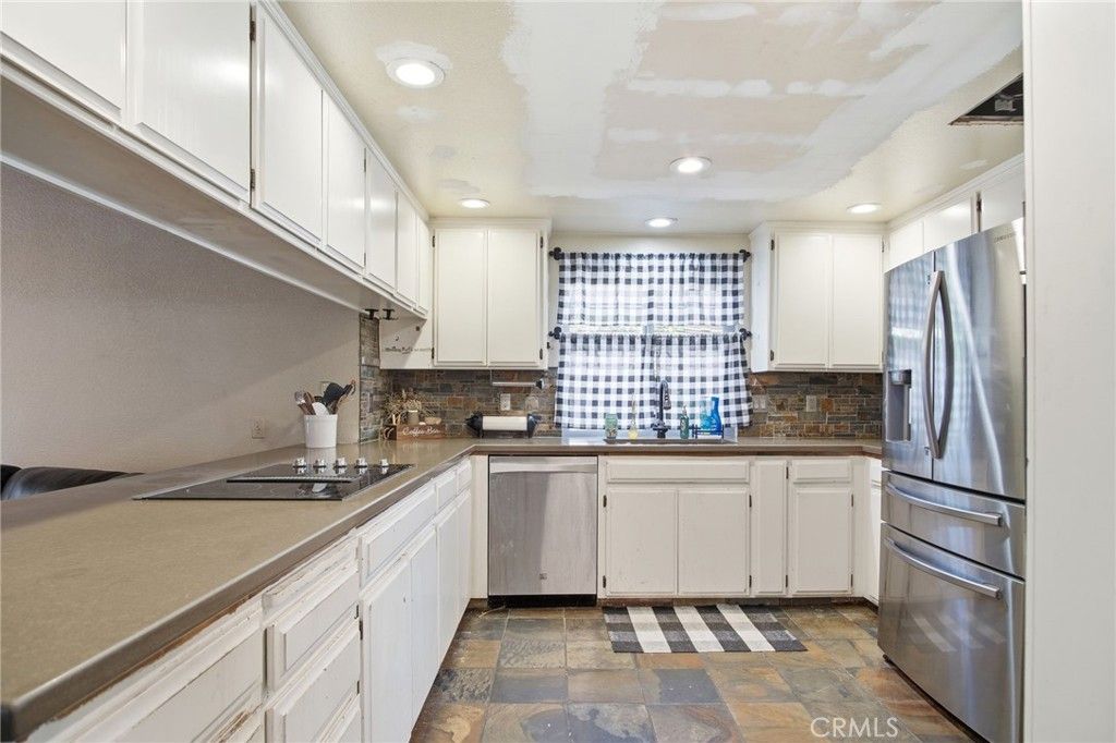 Image 6 of property listing at 1421 El Pueblo Drive, Modesto, CA 95355