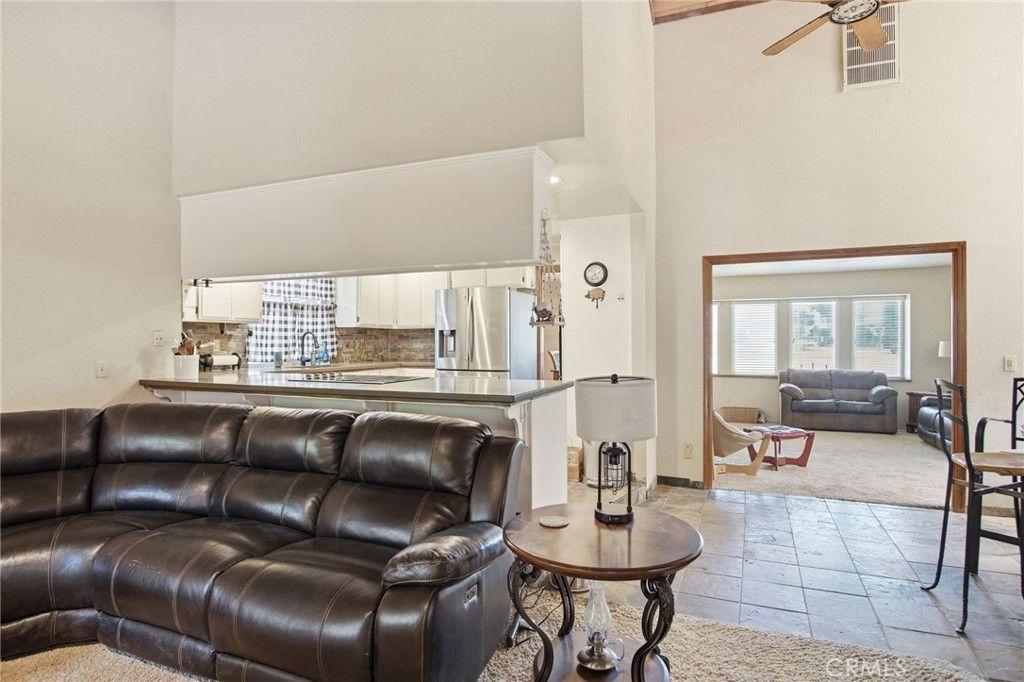 Image 7 of property listing at 1421 El Pueblo Drive, Modesto, CA 95355