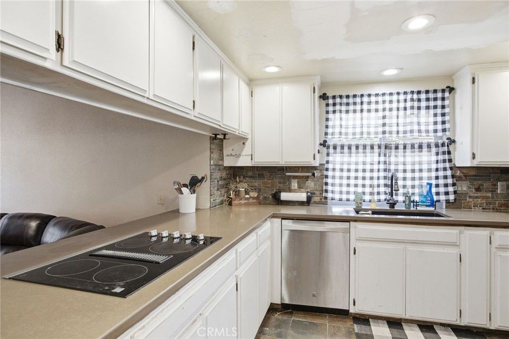 Image 8 of property listing at 1421 El Pueblo Drive, Modesto, CA 95355