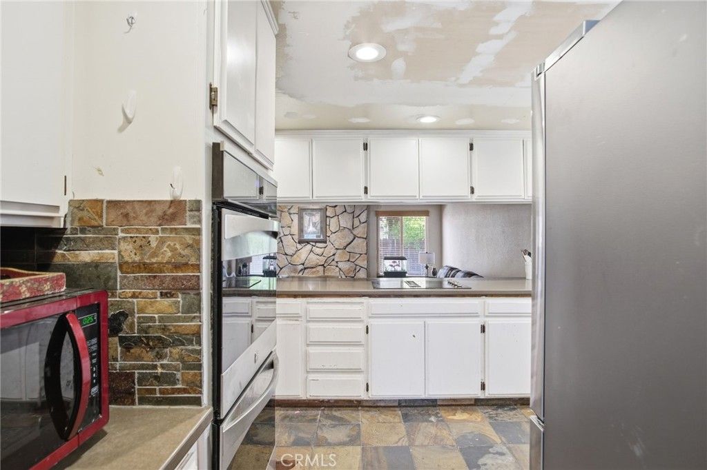 Image 9 of property listing at 1421 El Pueblo Drive, Modesto, CA 95355