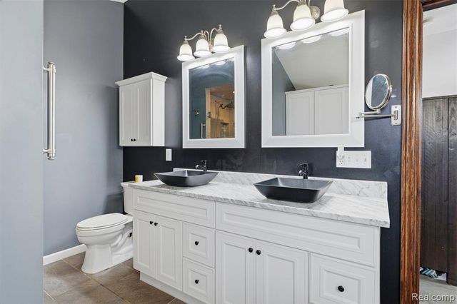 4216 Nicholson Road, Fowlerville, MI 48836