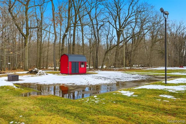 4216 Nicholson Road, Fowlerville, MI 48836