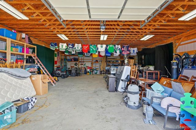 4216 Nicholson Road, Fowlerville, MI 48836