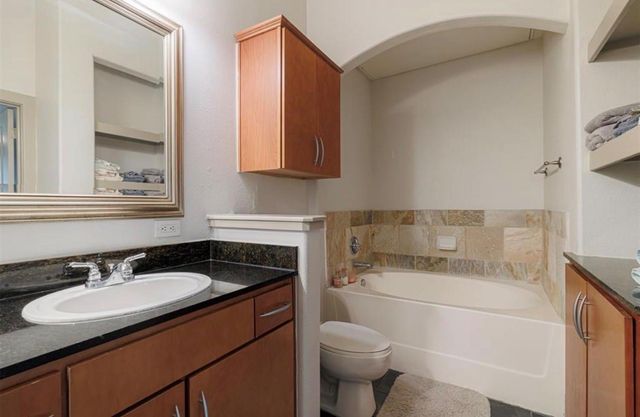 1901 Post Oak Boulevard 3205, Houston, TX 77056