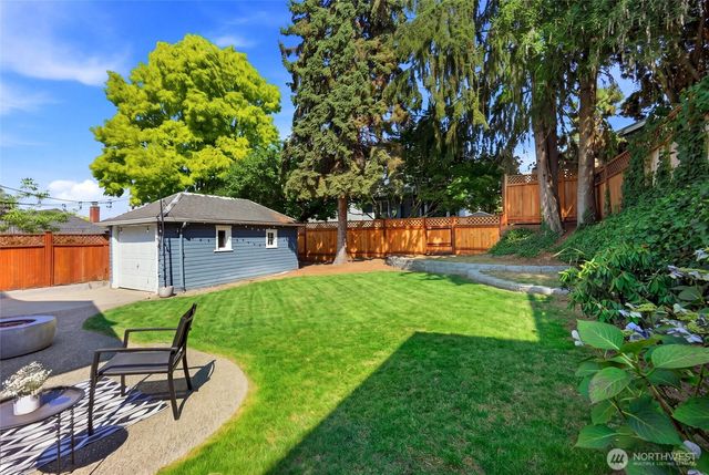 2716 Warren Avenue N, Seattle, WA 98109