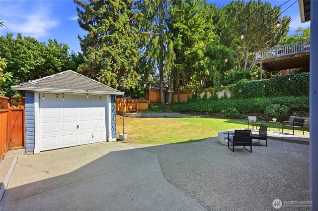 2716 Warren Avenue N, Seattle, WA 98109