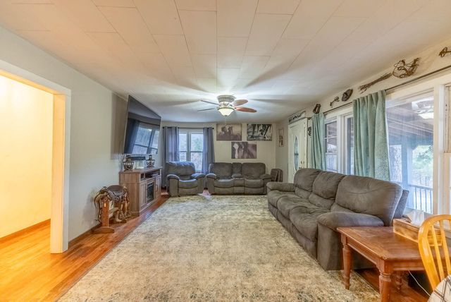 2405 County Road 2710, Mountain View, MO 65548