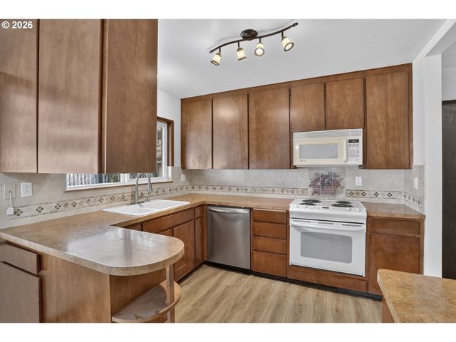 52090 Se 4TH St, Scappoose, OR 97056