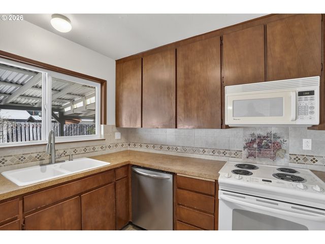 52090 Se 4TH St, Scappoose, OR 97056