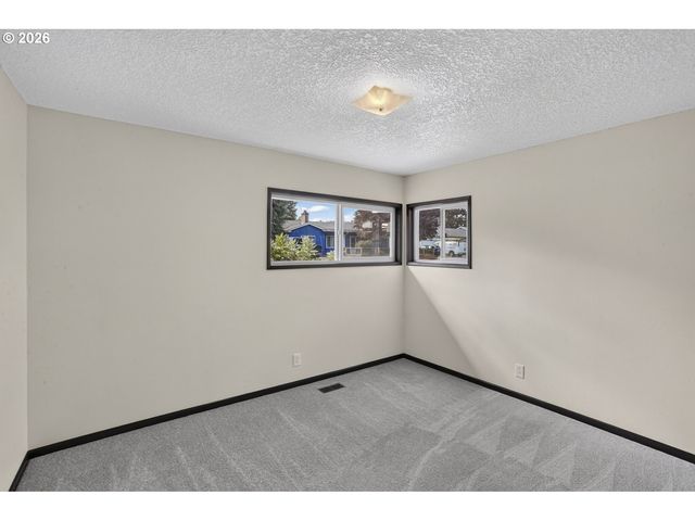 52090 Se 4TH St, Scappoose, OR 97056