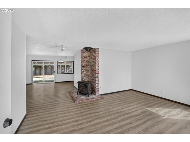 52090 Se 4TH St, Scappoose, OR 97056
