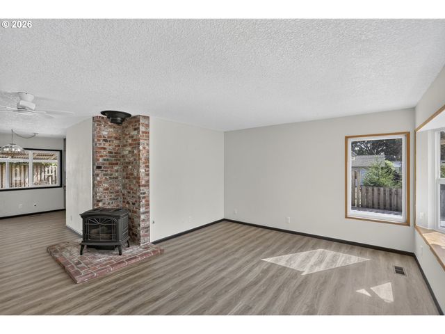 52090 Se 4TH St, Scappoose, OR 97056