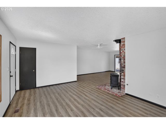 52090 Se 4TH St, Scappoose, OR 97056