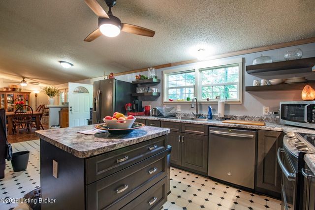 235 Kamber Ln, Vine Grove, KY 40175