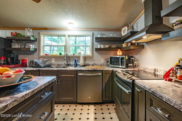 235 Kamber Ln, Vine Grove, KY 40175