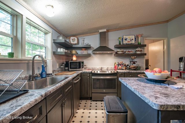 235 Kamber Ln, Vine Grove, KY 40175