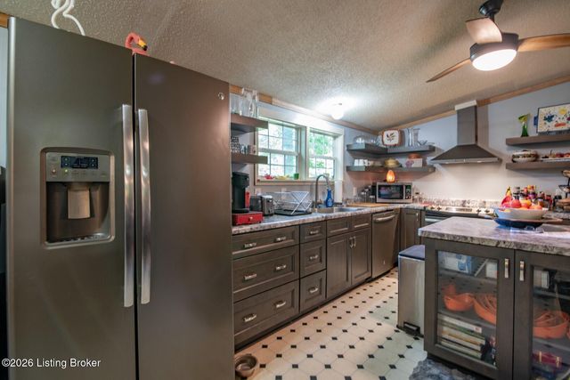235 Kamber Ln, Vine Grove, KY 40175