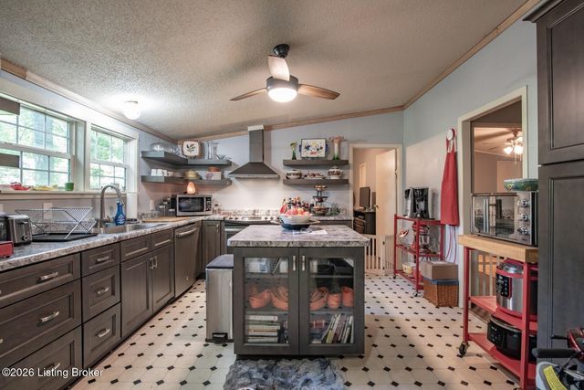 235 Kamber Ln, Vine Grove, KY 40175
