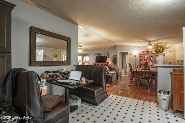 235 Kamber Ln, Vine Grove, KY 40175
