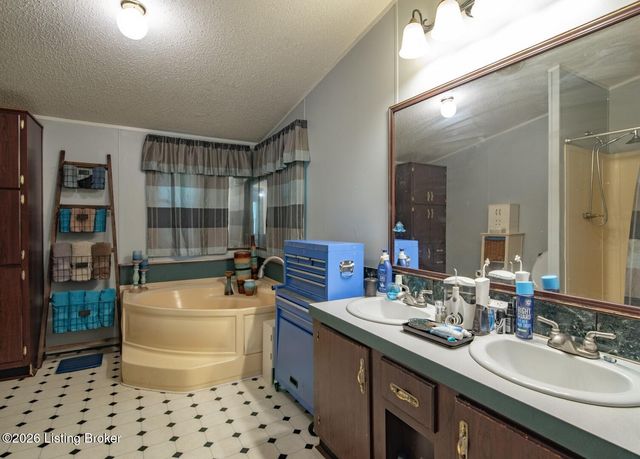 235 Kamber Ln, Vine Grove, KY 40175