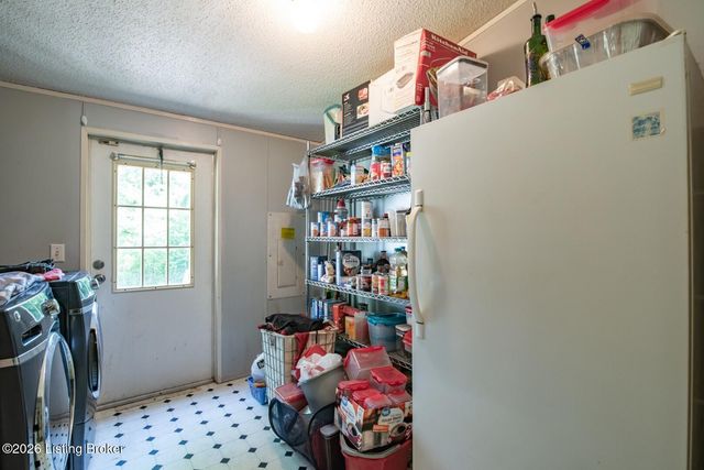 235 Kamber Ln, Vine Grove, KY 40175