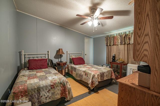 235 Kamber Ln, Vine Grove, KY 40175