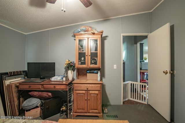 235 Kamber Ln, Vine Grove, KY 40175