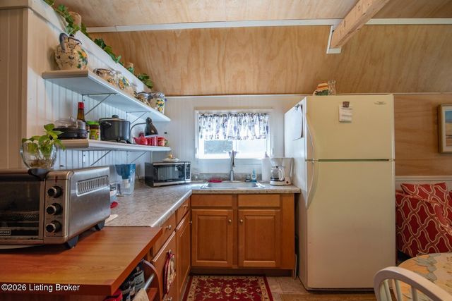 235 Kamber Ln, Vine Grove, KY 40175