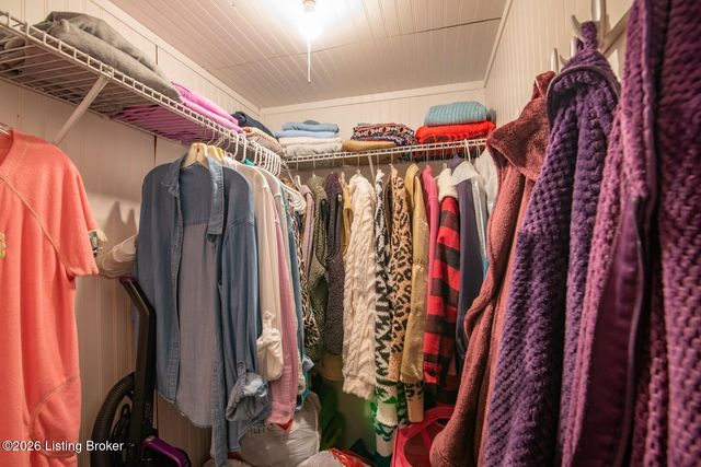 235 Kamber Ln, Vine Grove, KY 40175