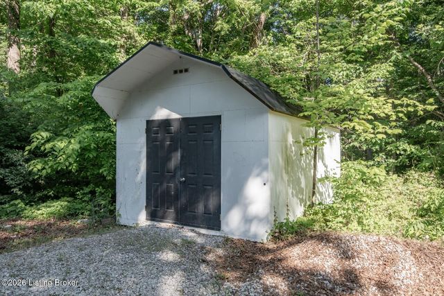 235 Kamber Ln, Vine Grove, KY 40175