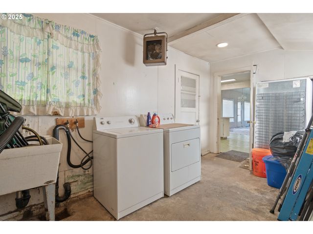 412 GARDNER Ave, Drain, OR 97435