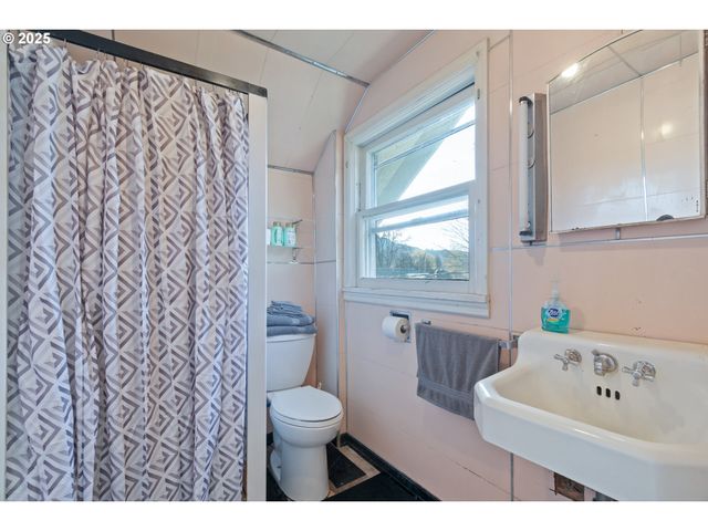 412 GARDNER Ave, Drain, OR 97435