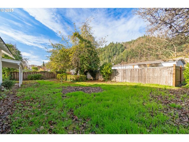 412 GARDNER Ave, Drain, OR 97435