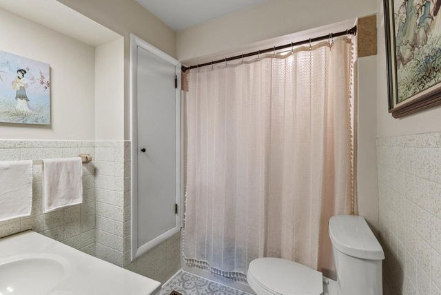 2154 S 69th STREET, West Allis, WI 53219