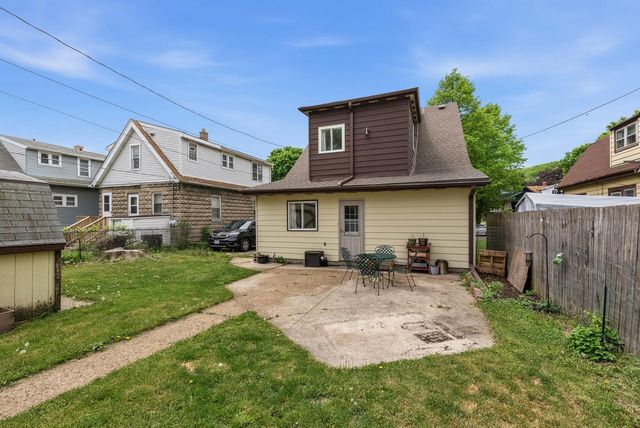 2154 S 69th STREET, West Allis, WI 53219