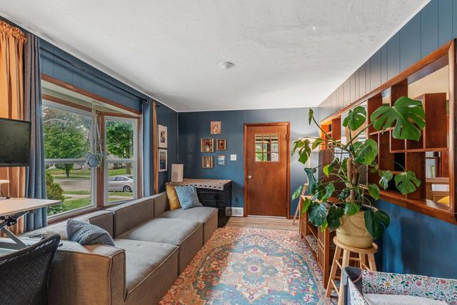2154 S 69th STREET, West Allis, WI 53219