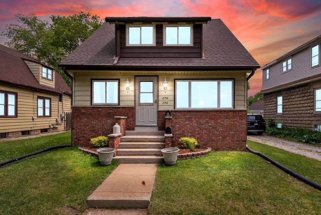 2154 S 69th STREET, West Allis, WI 53219